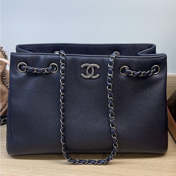 CHANEL Handbags - Chanel Navy Caviar Tote With Rhithinum Hardware